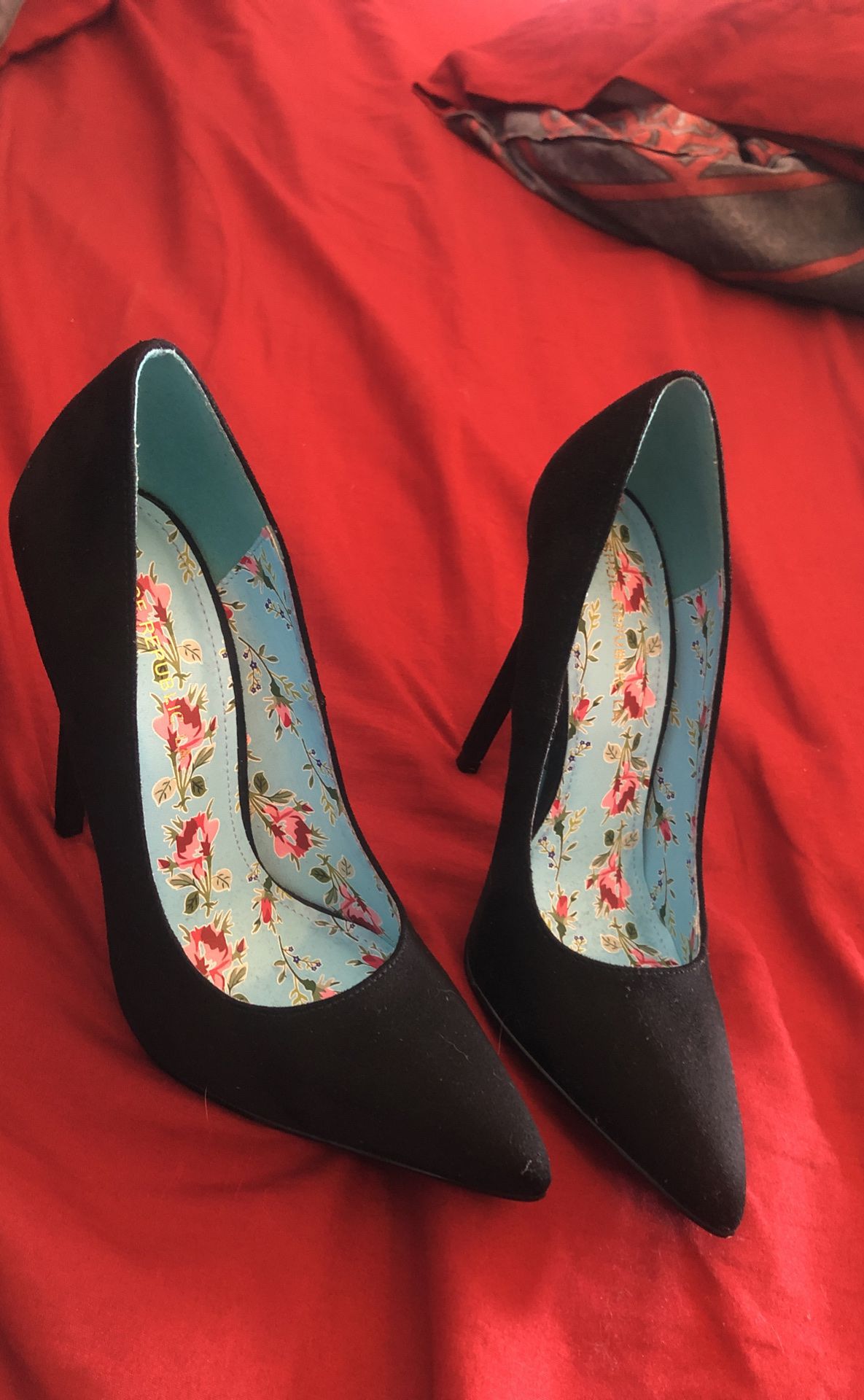 $15 Black heels! Size 7 1/2