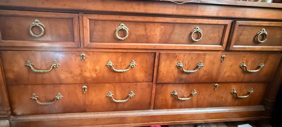 Vintage Henredon Georgian Carved Mahogany Seven- Drawer Dresser