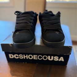 Men’s court graffik DC Size 8.5