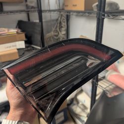 2022 Tesla Model Y Left Side (Driver Side) Tail Light Liftgate/Trunk 