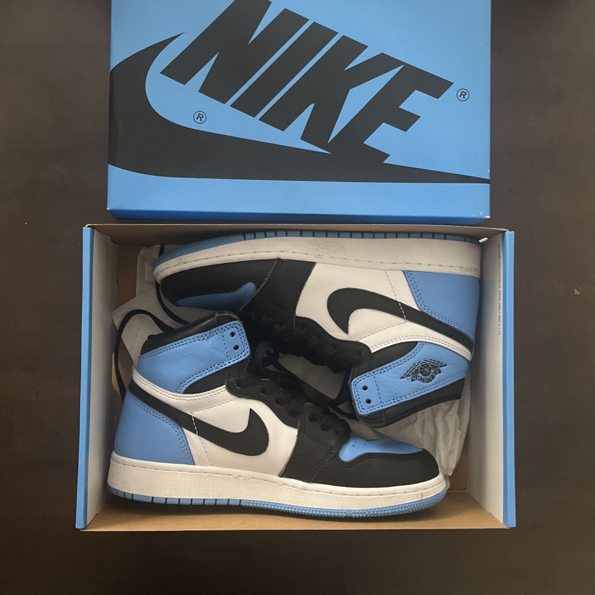 Air Jordan 1 Retro OG UNC- size 5y