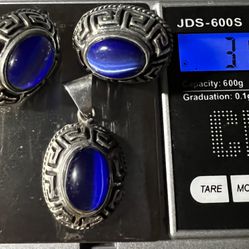 925 silver earrings and pendant with a weight of 31.4 grams, I do not know the name of the stones, I accept offers, I have a lot of jewelry that I wil