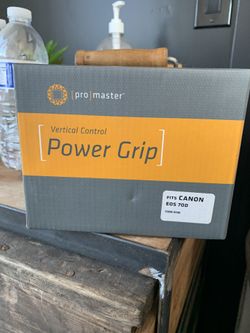 NEW Power Grip for Canon 70D