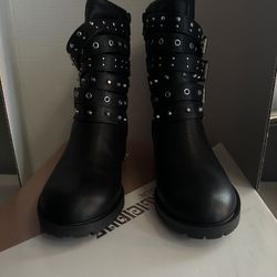 Black Boots