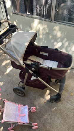 Selling a Safety 1st Grow and Go 4-in-1 stroller in good used condition!