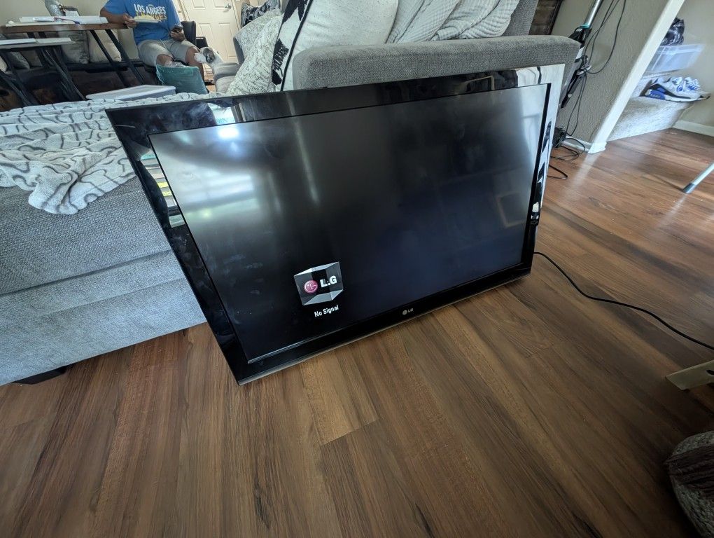 43" LG TV *FREE*