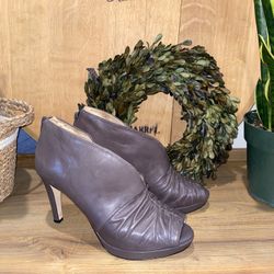 Antonio Melani gray peep toe leather heels Size 9M