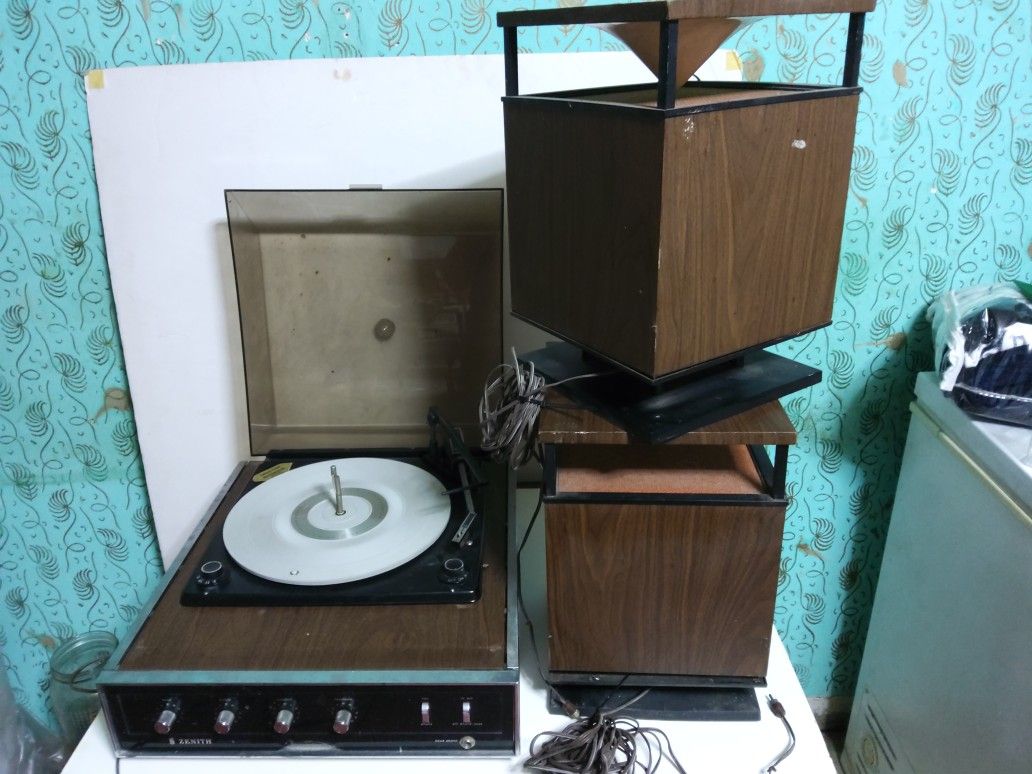 1970s Vintage Zenith Model C565 Phonograph Record Player 78 45 33 16 Speeds AUX Input