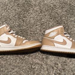 Jordan 1 Mids