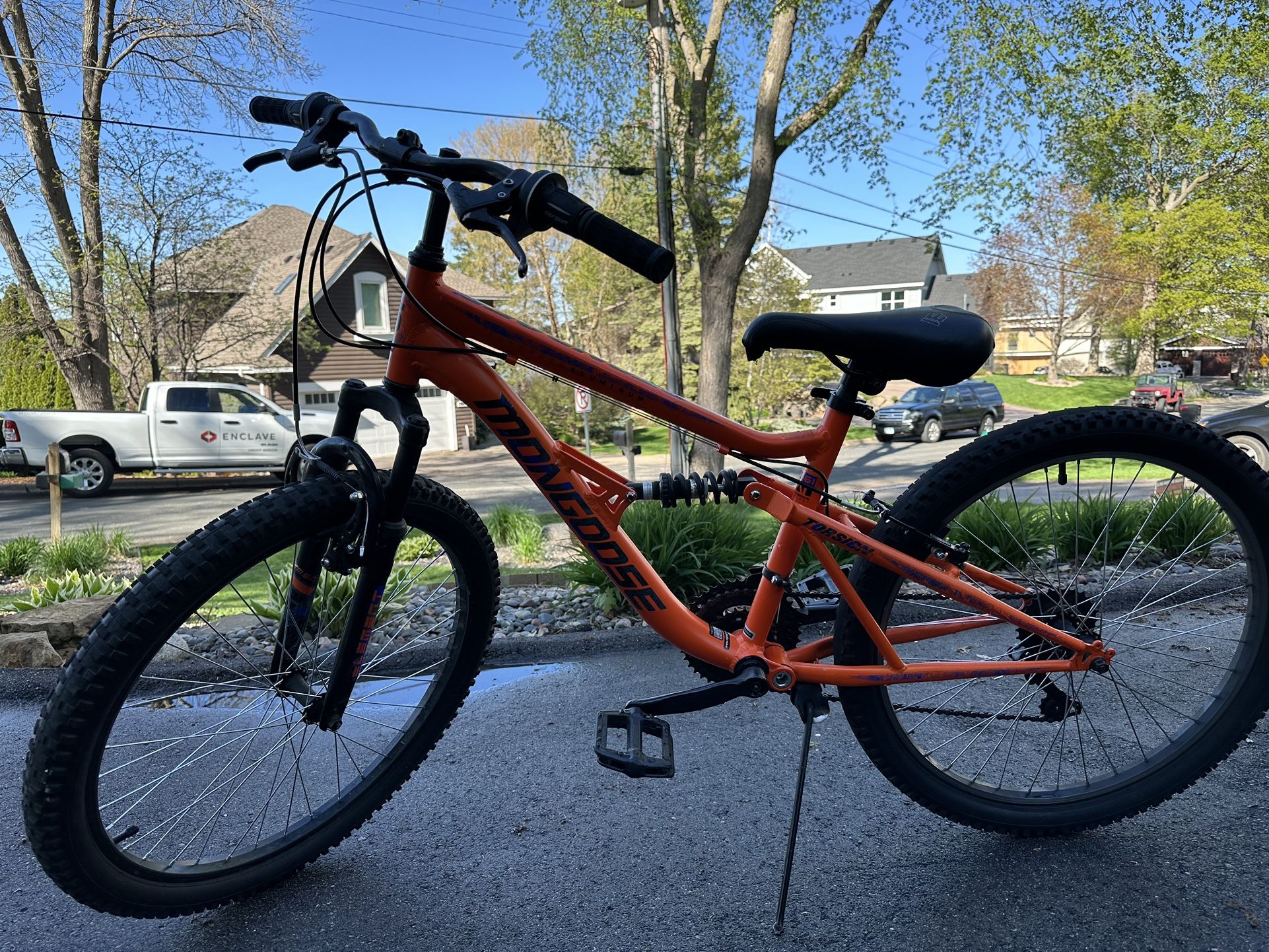 24” Mongoose Standoff