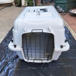 SMALL PET CARRIER/CRATE