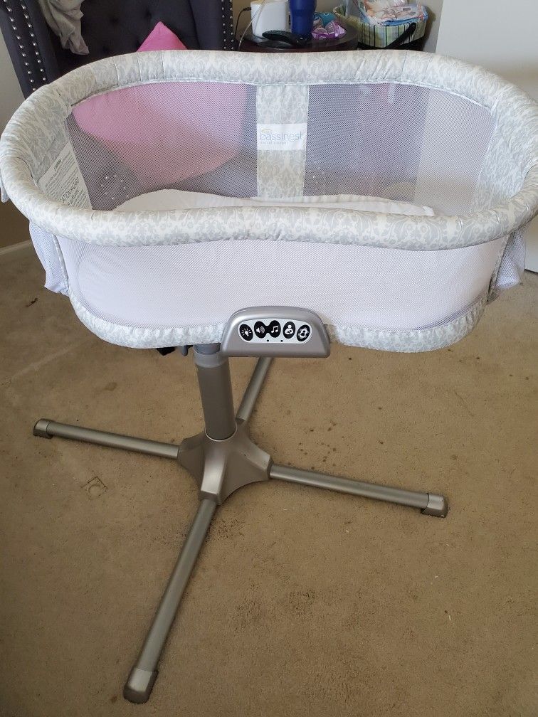 HALO Bassinet with Vibration