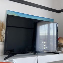 SAMSUNG 32" Class HD (720P) Smart LED TV UN32M4500