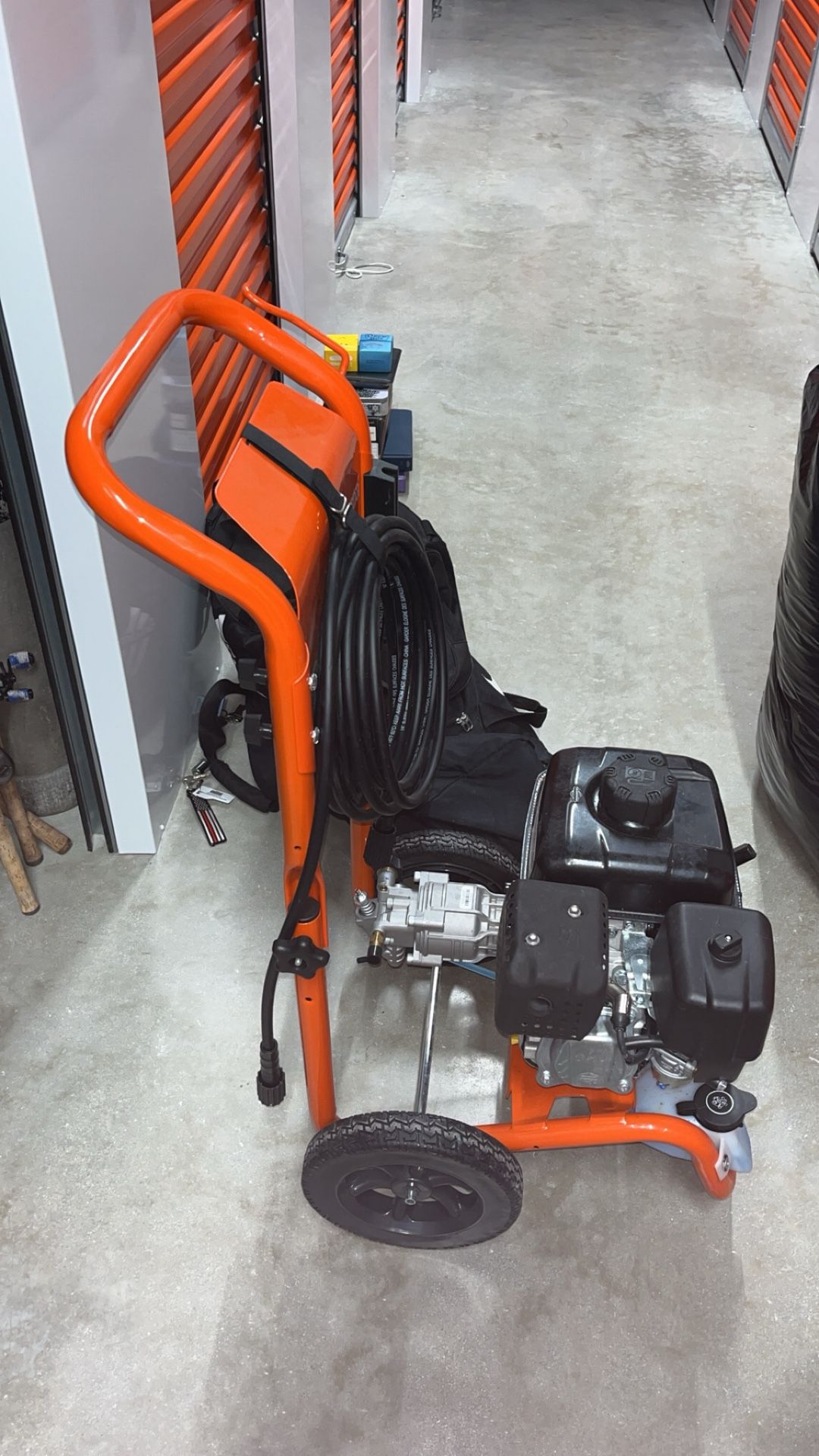 Husqvarna 3200 PSI Gas Pressure Washer, Briggs & Stratton OHV 208cc Engine 
