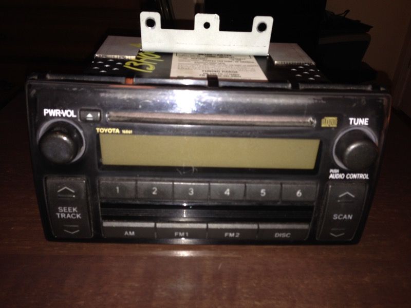 2005 Toyota Camry radio with CD player