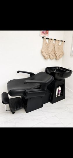 Salon hair shampoo chair