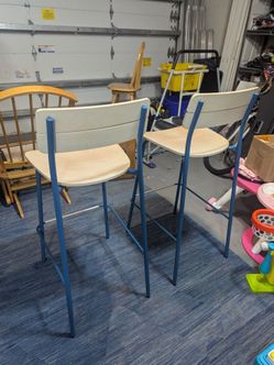 2 matching bar stools. Sturdy and good condition. Seat 31in tall