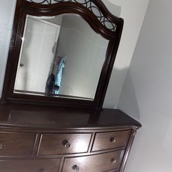 Dresser With Mirror 