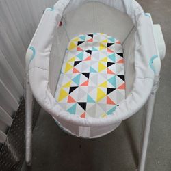 Fisher-Price Stow 'n Go Bassinet