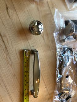 4 silver knobs and 6 drawer handle/pulls