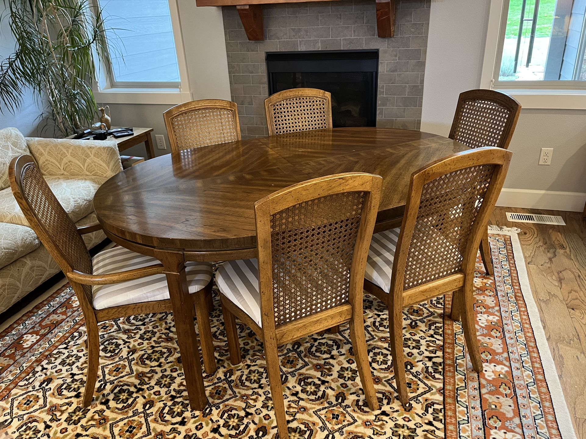 Drexel Accolade Dining Table, Chairs & Protective Pad