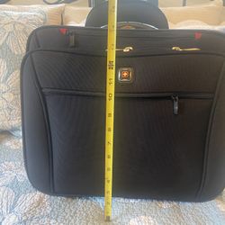 Computer Carry On Case By Swiss- Like New - Many Pocket & Sections 