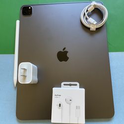 Apple IPad Pro 12.9” 4th Generation (2020 Model/ Face ID/Liquid Retina) 128GB with pen, keyboard & Accessories 