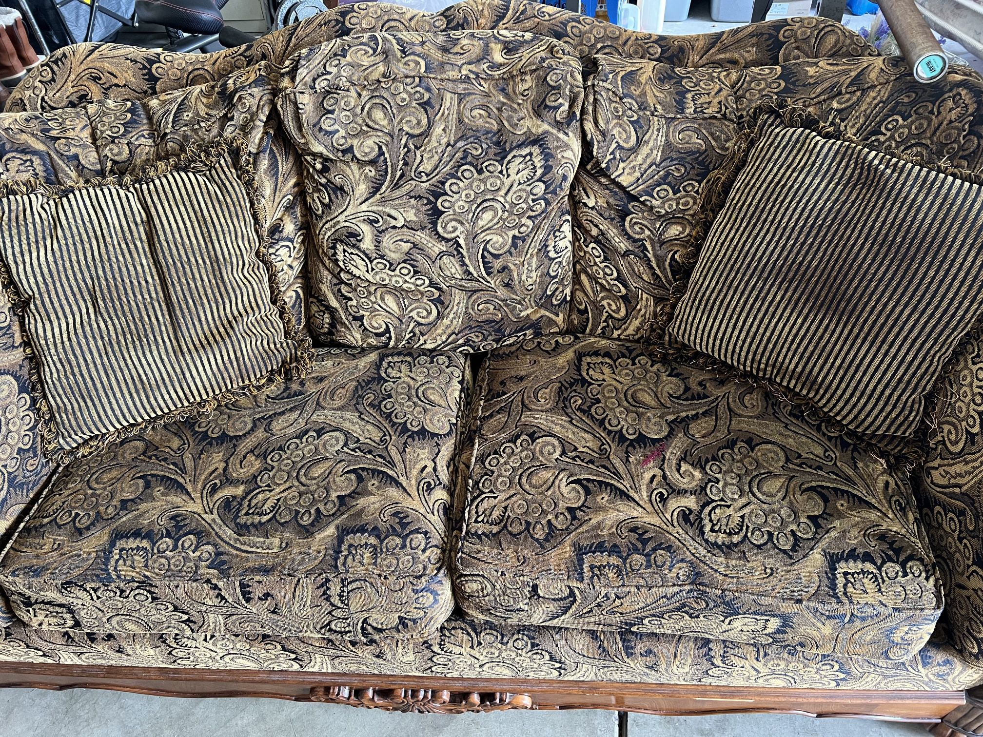 Sofas And Table Set For Sale. Couch (3 seats) ,Loveseat (2 seats) ,Chair 2 side tables,  1 coffee table 
