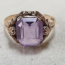 Pretty Lavender Purple Vintage Style Gold Tone Ring