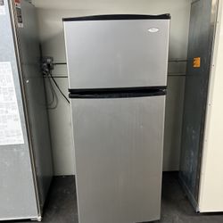 Whirlpool Apartment Size Top Freezer Refrigerator
