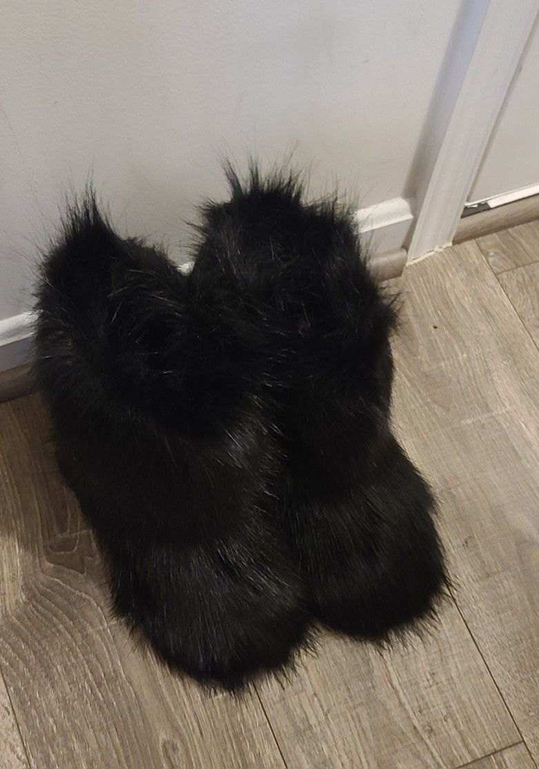 Black Fur Boots Size 6