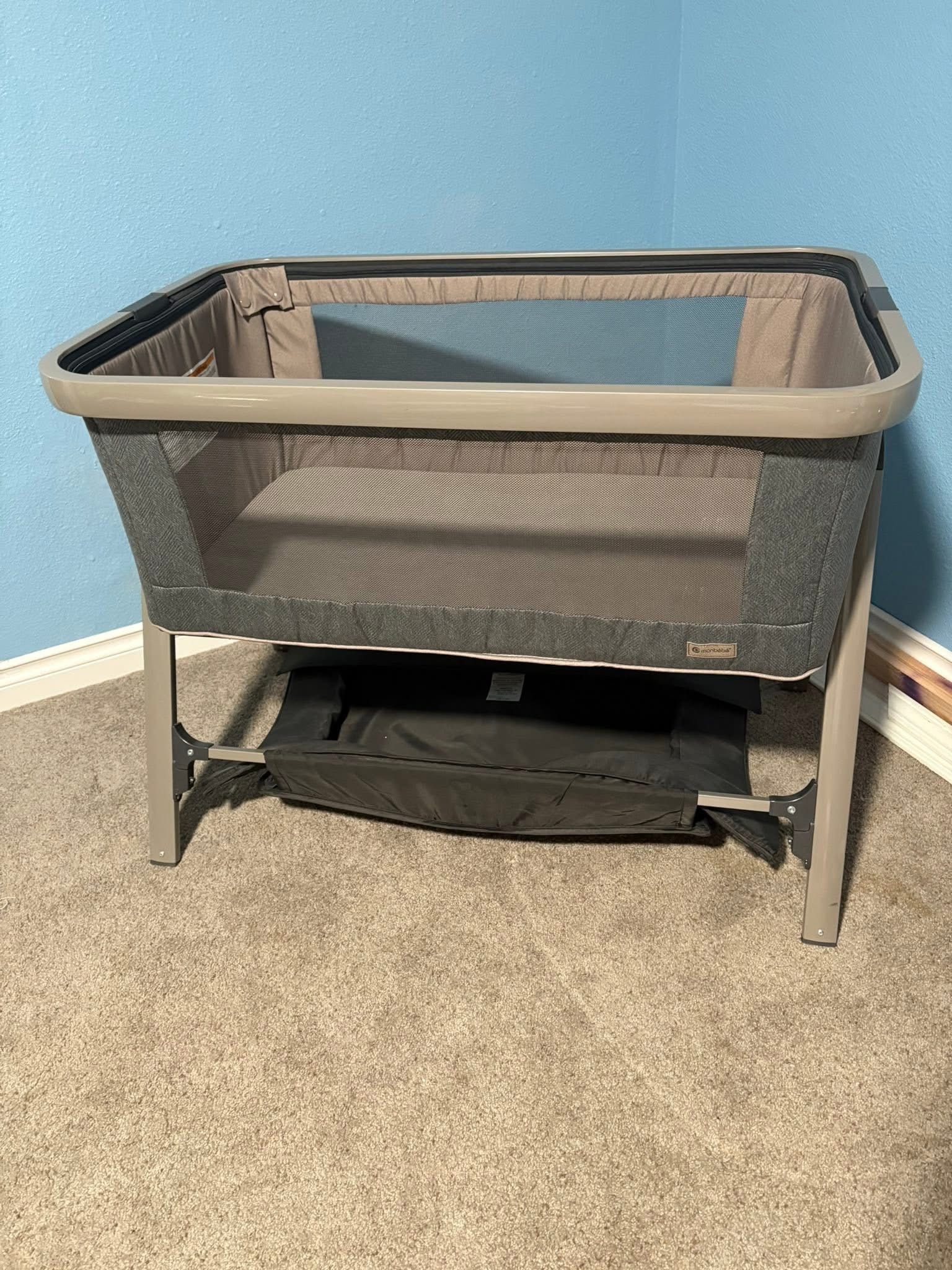 Bassinet – great deal!