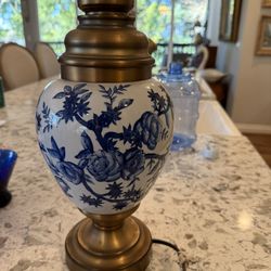 Beautiful Blue And White Asian Porcelain Lamp