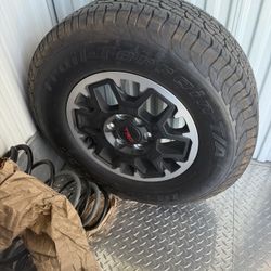 2024 Tacoma TRD Off-road OEM Wheels, Wheels & Tires   <100 Miles