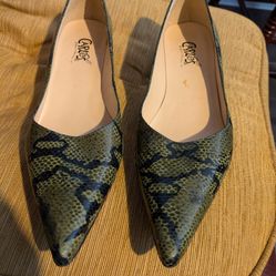 Carlos Santana Olive green small high heel shoes Leather pointed toe, Size: 8 Casual,Formal, by Carlos Santana.
