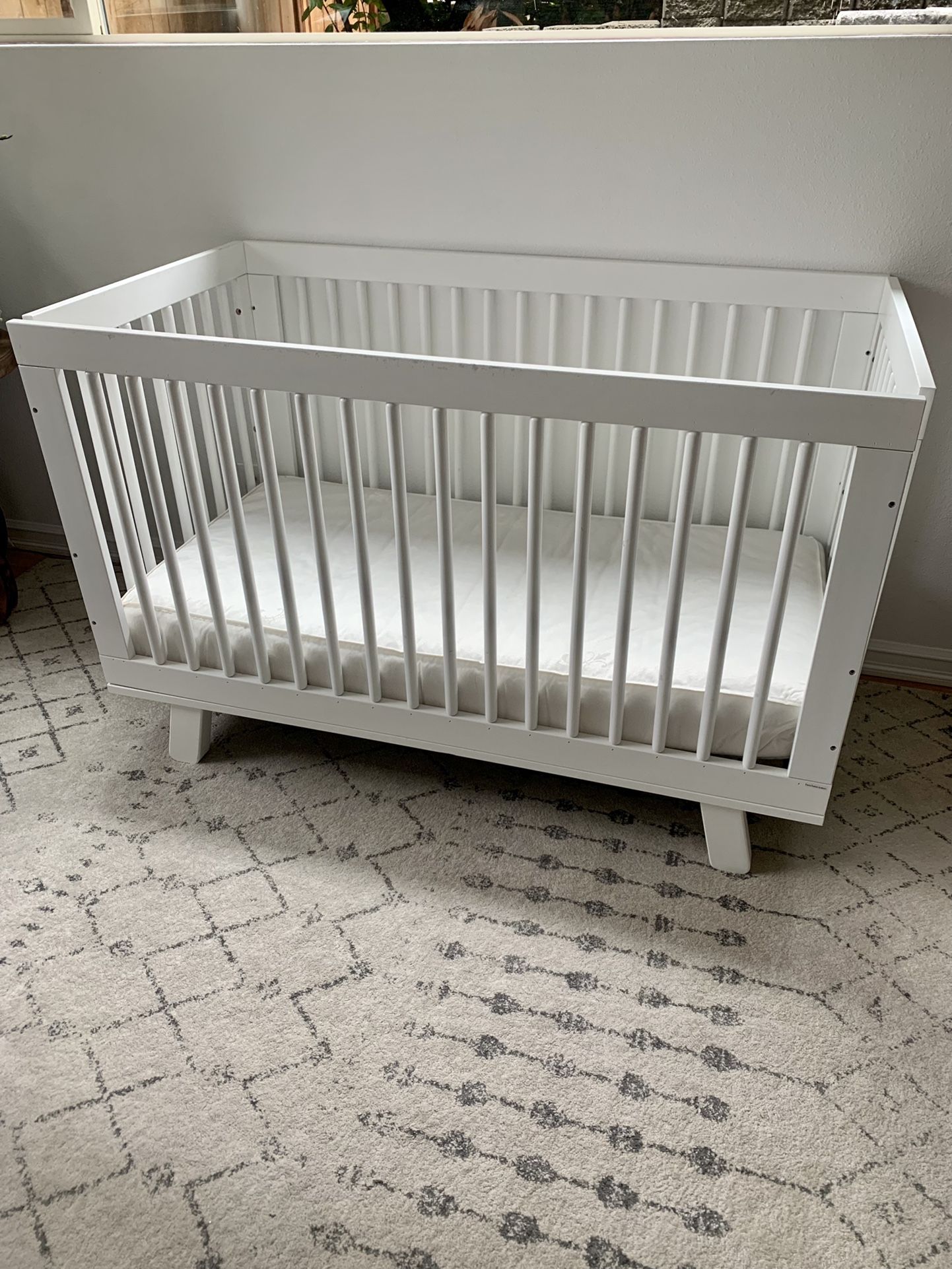 Babyletto Hudson Convertible Crib & Mattressee We