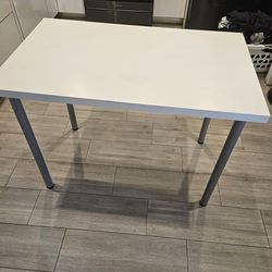 Table / Desk
