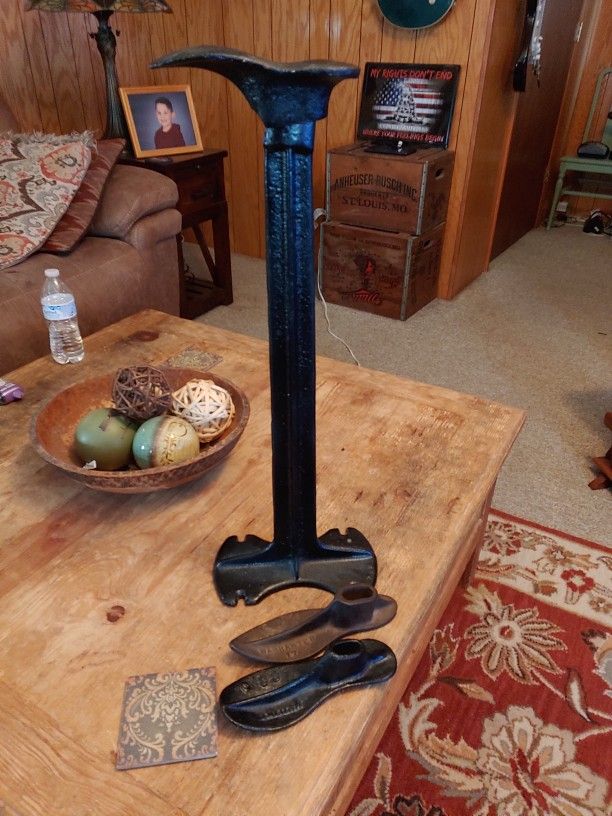 Vintage Cast Iron https://offerup.co/faYXKzQFnY?$deeplink_path=/redirect/. Cobblers Anvil Stand & WHHS L23 Shoe Form