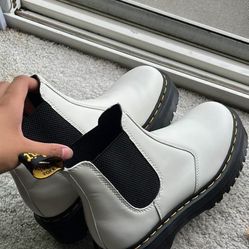 Dr. Martens: 2976 SMOOTH LEATHER PLATFORM CHELSEA BOOTS - White