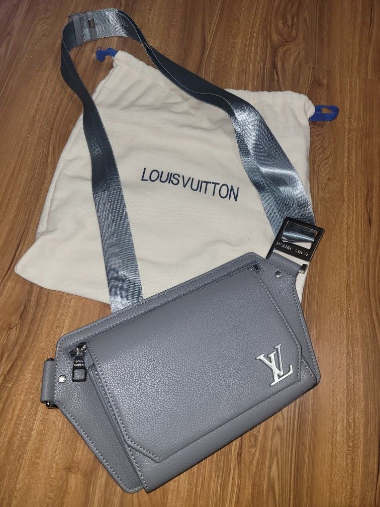 MATTE GREY LOUIS VUITTON CROSS BAG