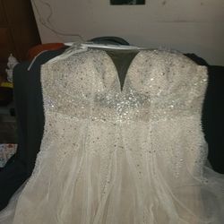 Size 16 David's Bridal A Line Wedding Dress Worn Once 