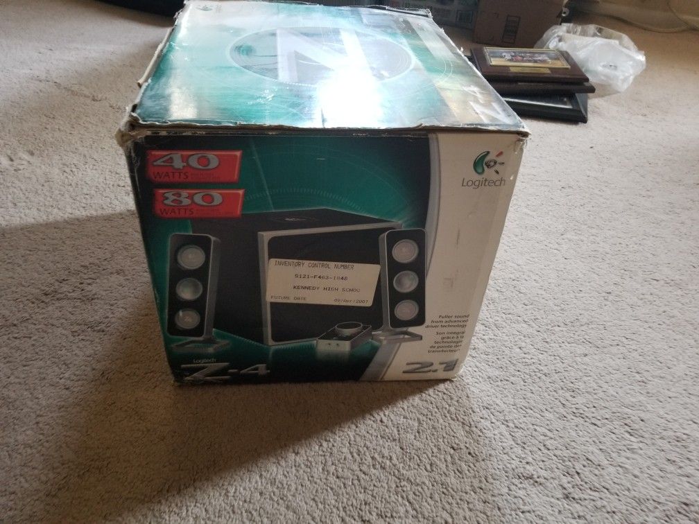 Logitech Z-4 2.1 Speaker System !!