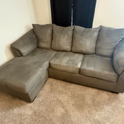 REVERSIBLE SECTIONAL COUCH