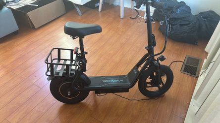 E-bike scooter with seat