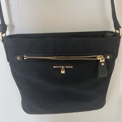 Black Michael Kors Crossbody Purse 