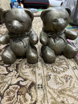 Teddy bear statue