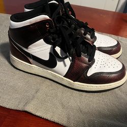 Air Jordan 1 Mid SE “ Wear-Away Chicago “ 6.5 Youth