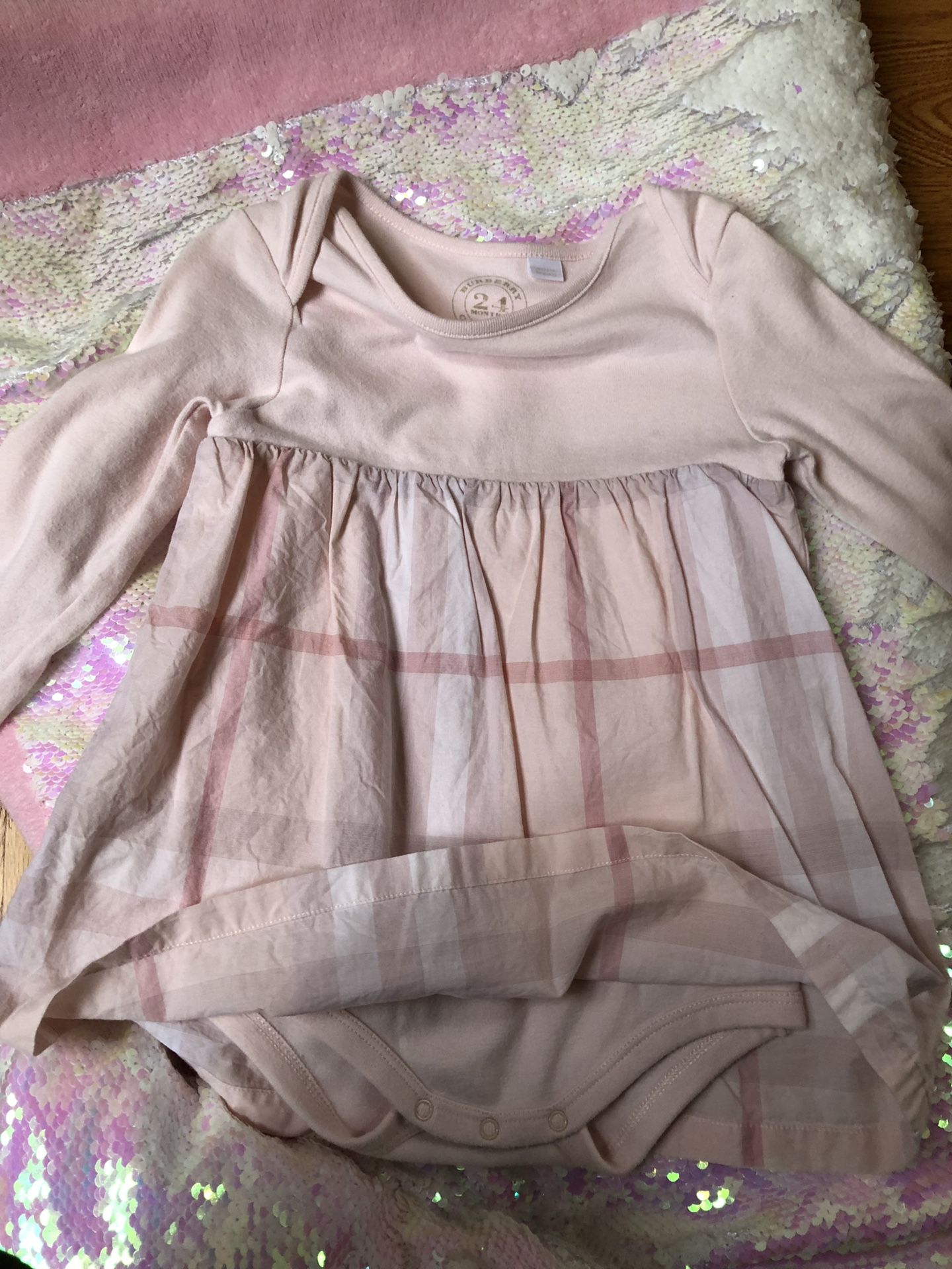 Lovely Burberry dress Size 24 m. Very gentle use ๐ธ๐ผ