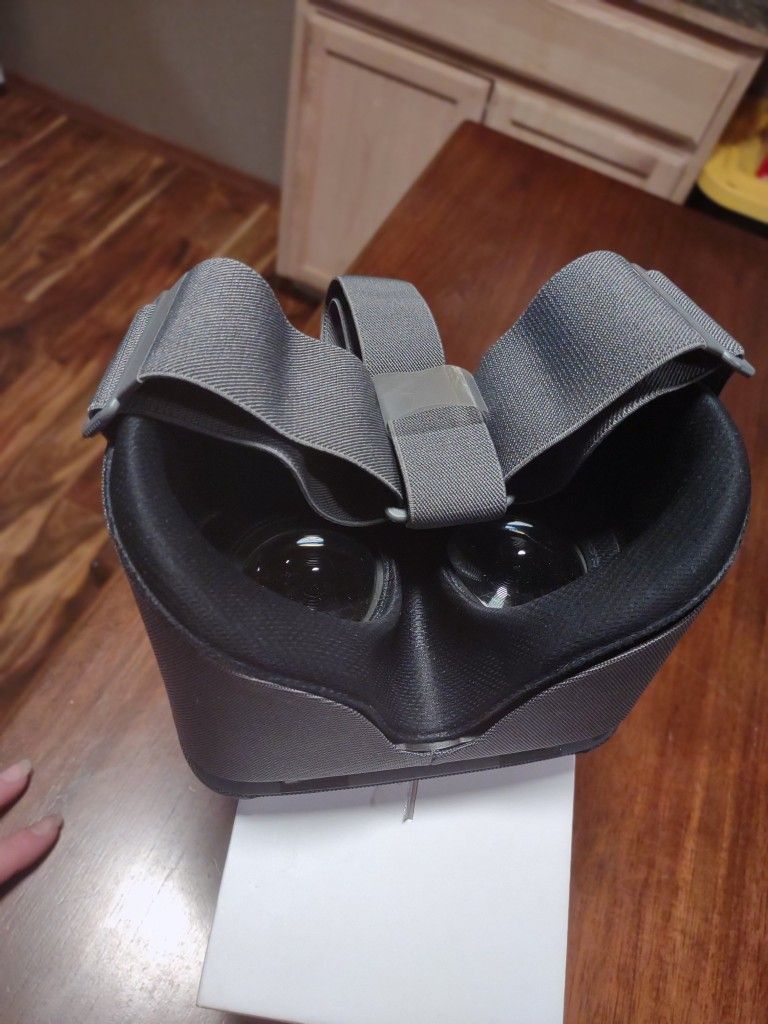 Like New - Google Daydream View VR Headset