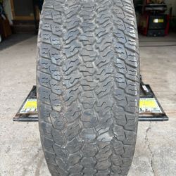 (1) - 255/65/17 Goodyear Wrangler All-Terrain Adventure Tire
